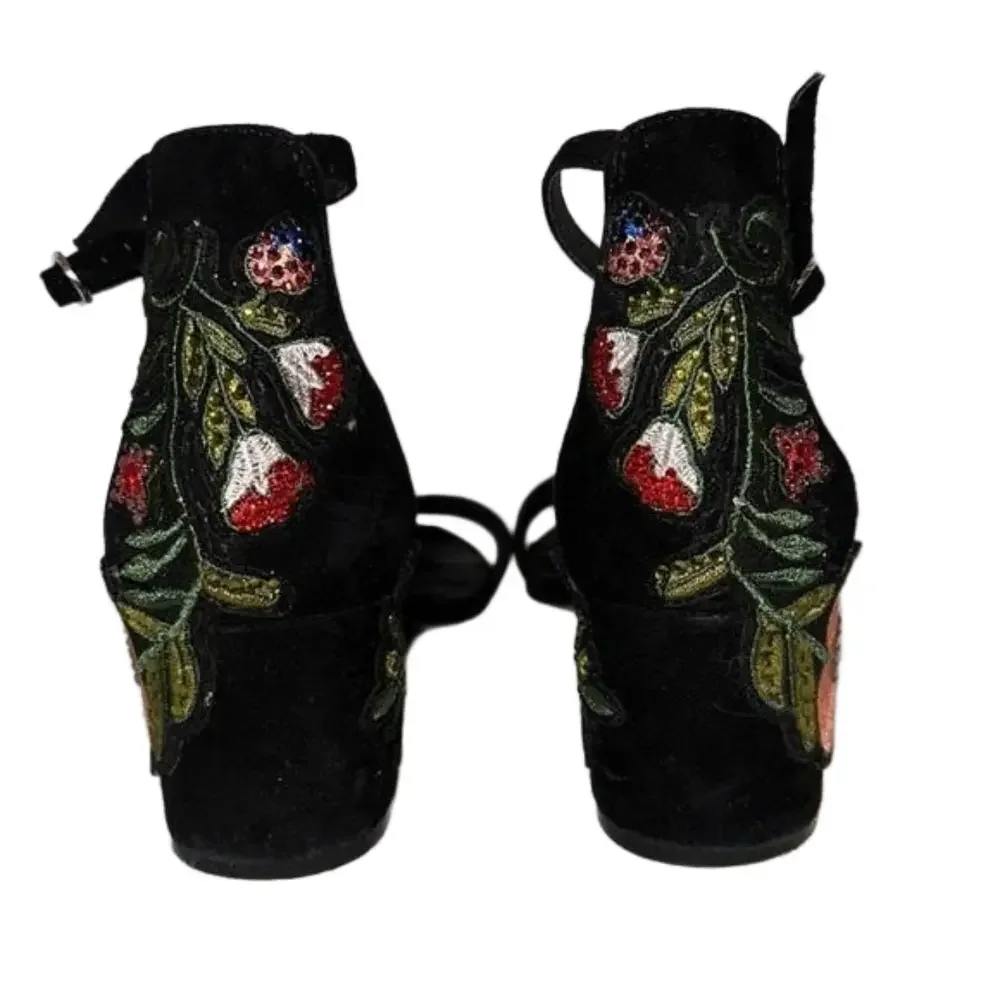 Steve Madden Inca Black Suede with Embroidered Flowers Heels Size 7 - EUC